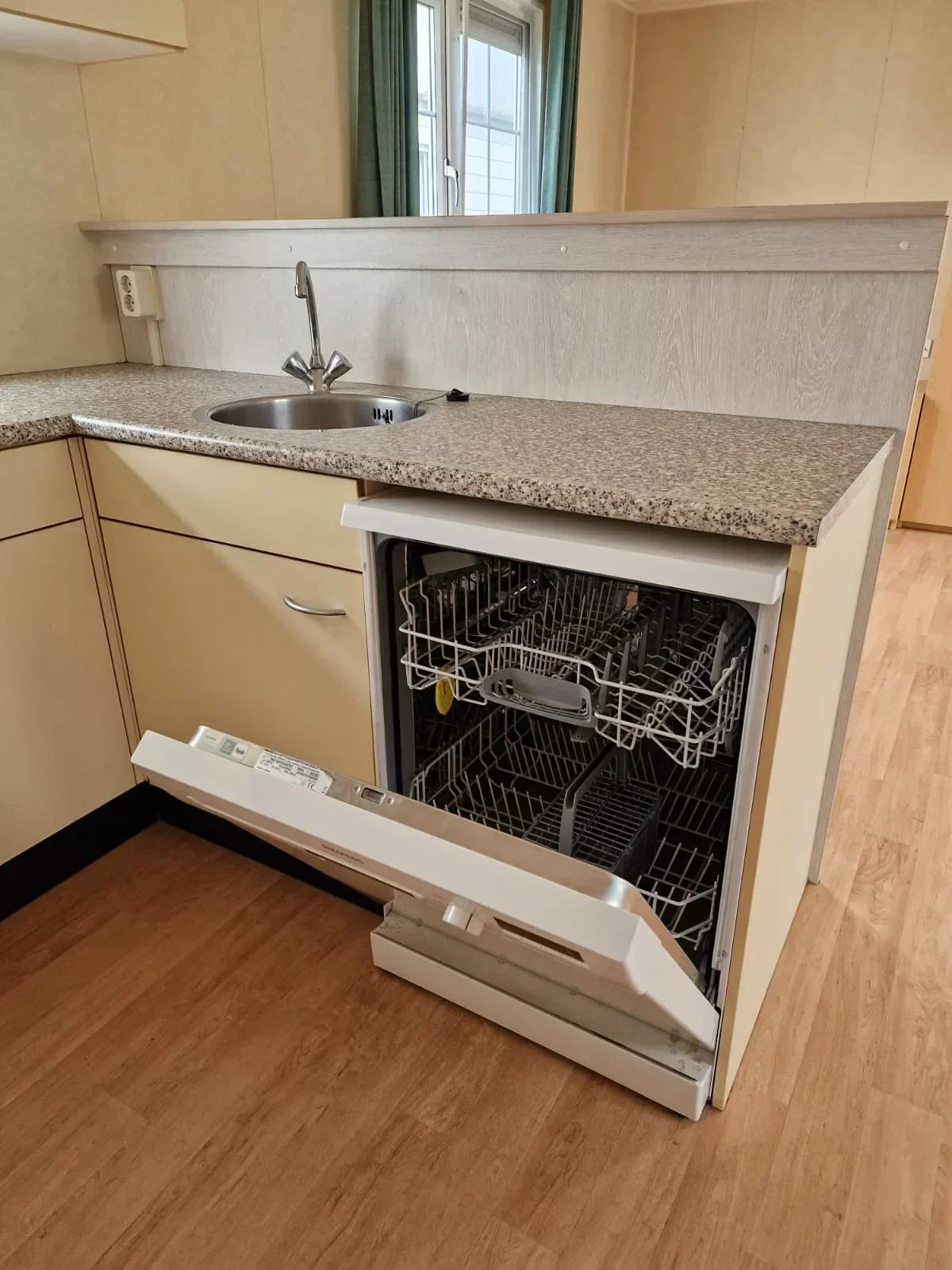 Mobil-home Tula T3 – Cuisine et salle de bain équipées