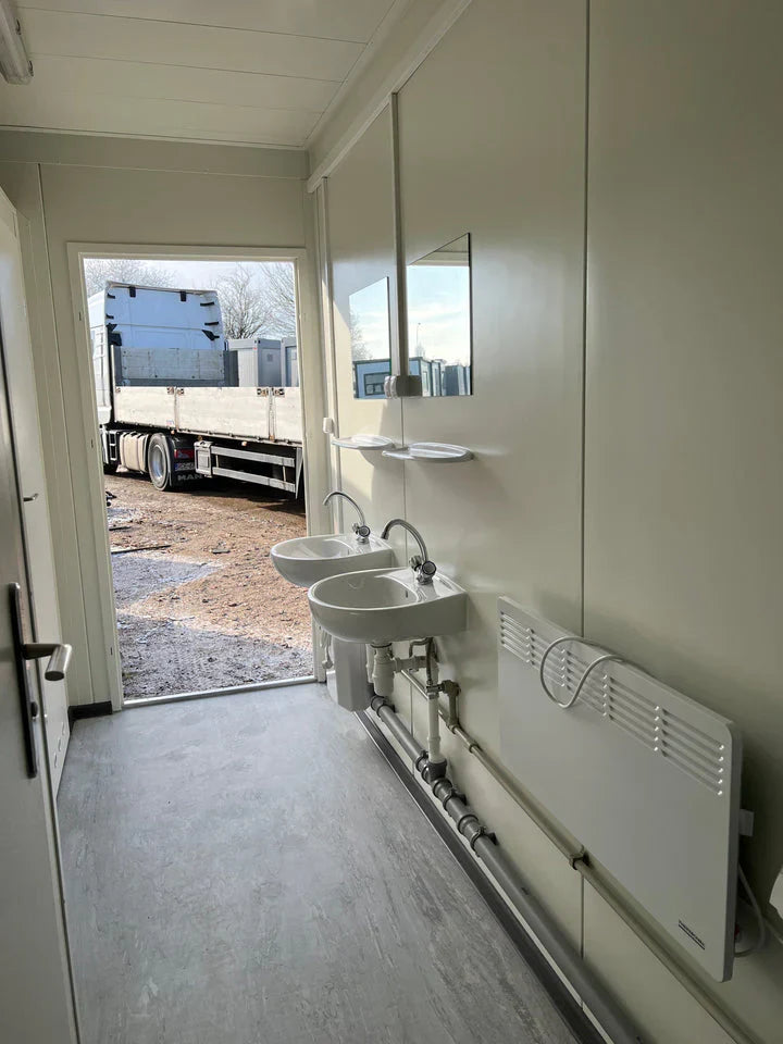 Module sanitaire 6x2,44 m avec 5 toilettes