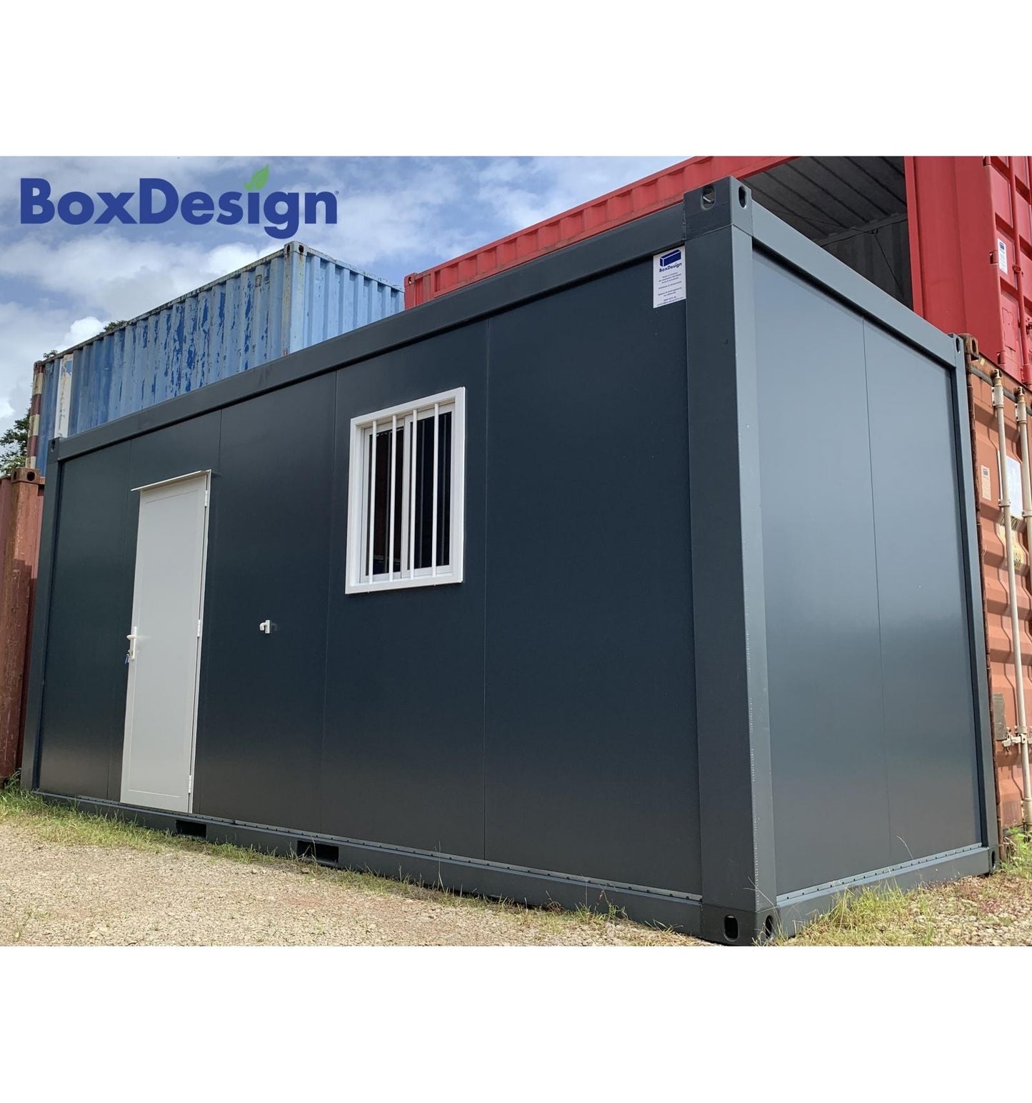 Module préfabriqué noir – Élégant, isolé et multifonctionnel