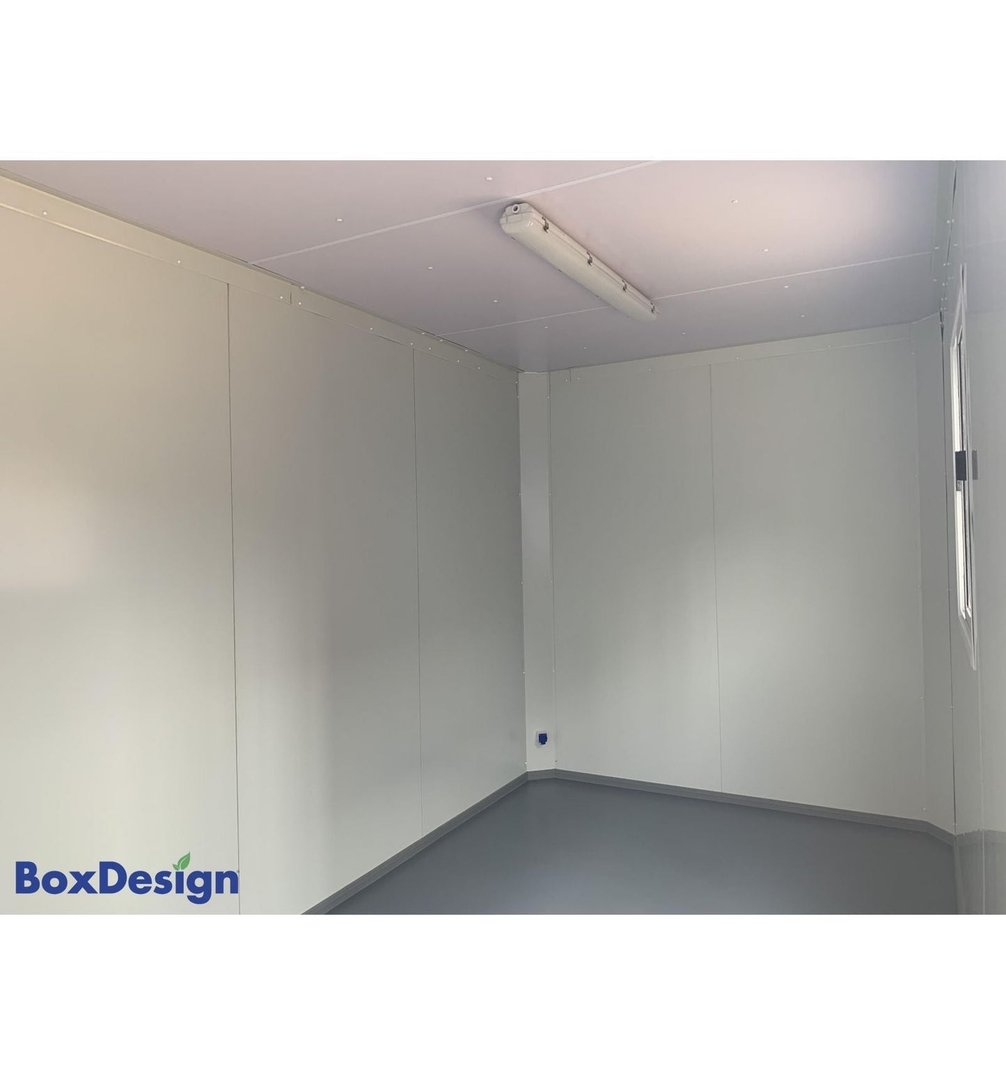 Module préfabriqué noir – Élégant, isolé et multifonctionnel