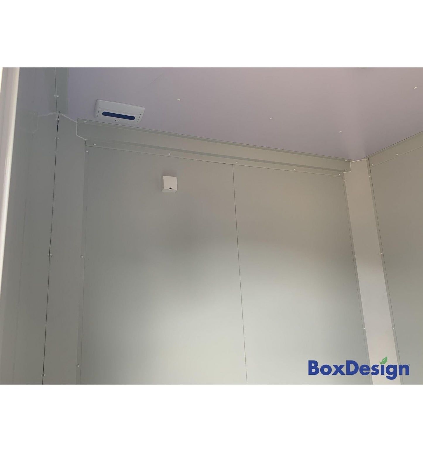 Module préfabriqué noir – Élégant, isolé et multifonctionnel